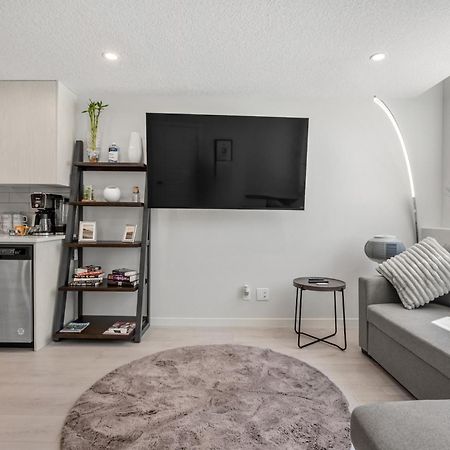 YYC Cozy Rockland Park Unit+Parking 아파트 외부 사진