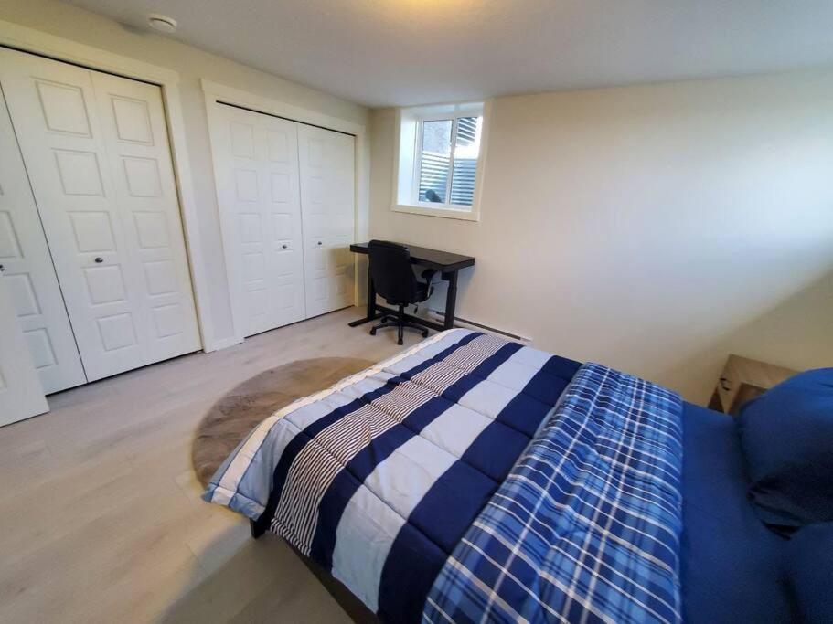 YYC Cozy Rockland Park Unit+Parking 아파트 외부 사진