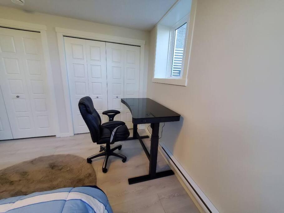 YYC Cozy Rockland Park Unit+Parking 아파트 외부 사진