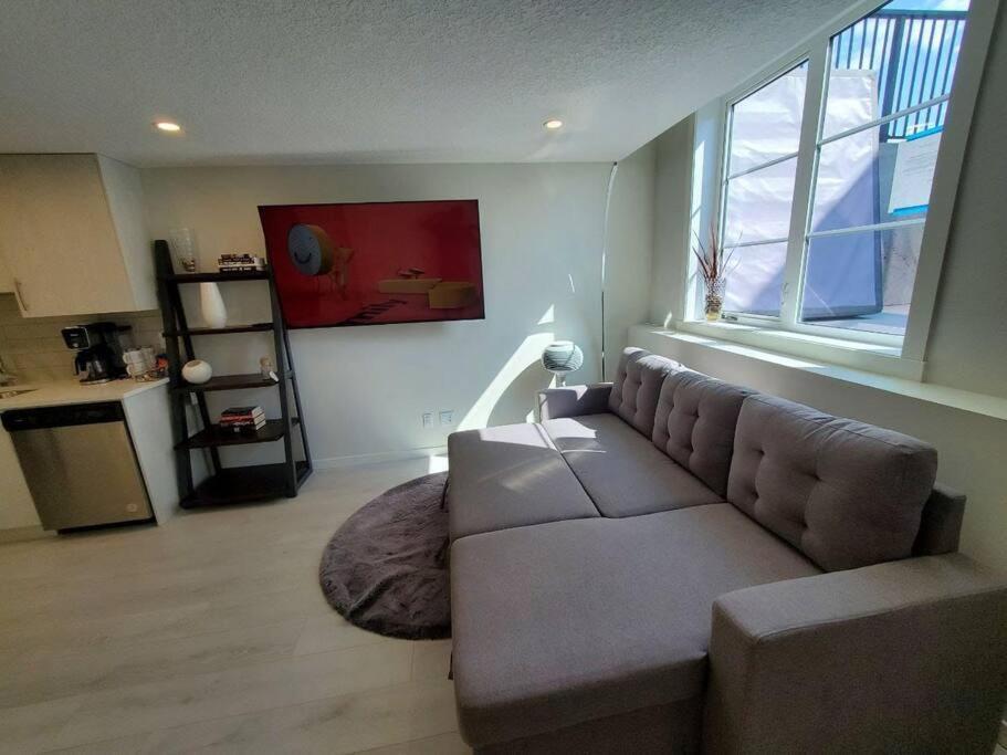 YYC Cozy Rockland Park Unit+Parking 아파트 외부 사진