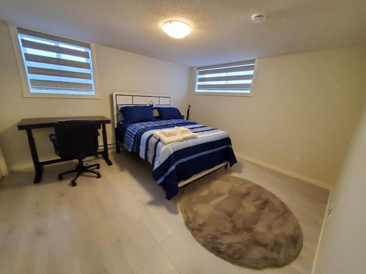 YYC Cozy Rockland Park Unit+Parking 아파트 외부 사진