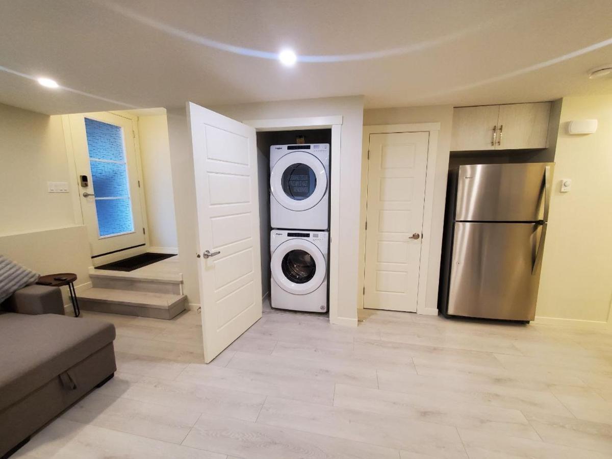 YYC Cozy Rockland Park Unit+Parking 아파트 외부 사진