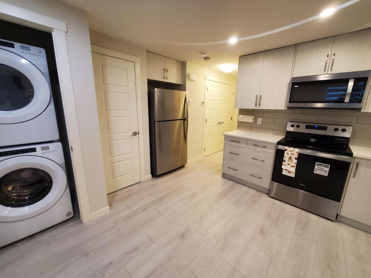 YYC Cozy Rockland Park Unit+Parking 아파트 외부 사진
