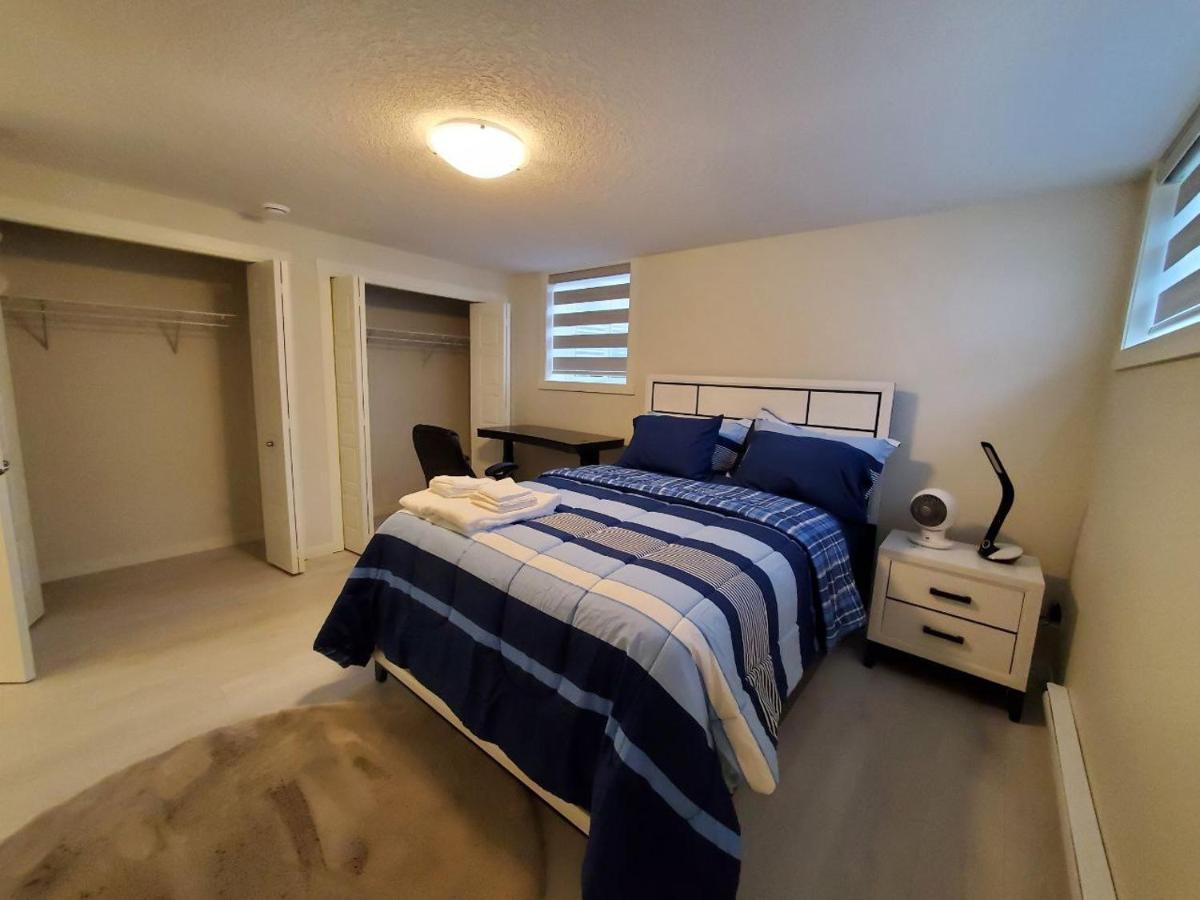 YYC Cozy Rockland Park Unit+Parking 아파트 외부 사진
