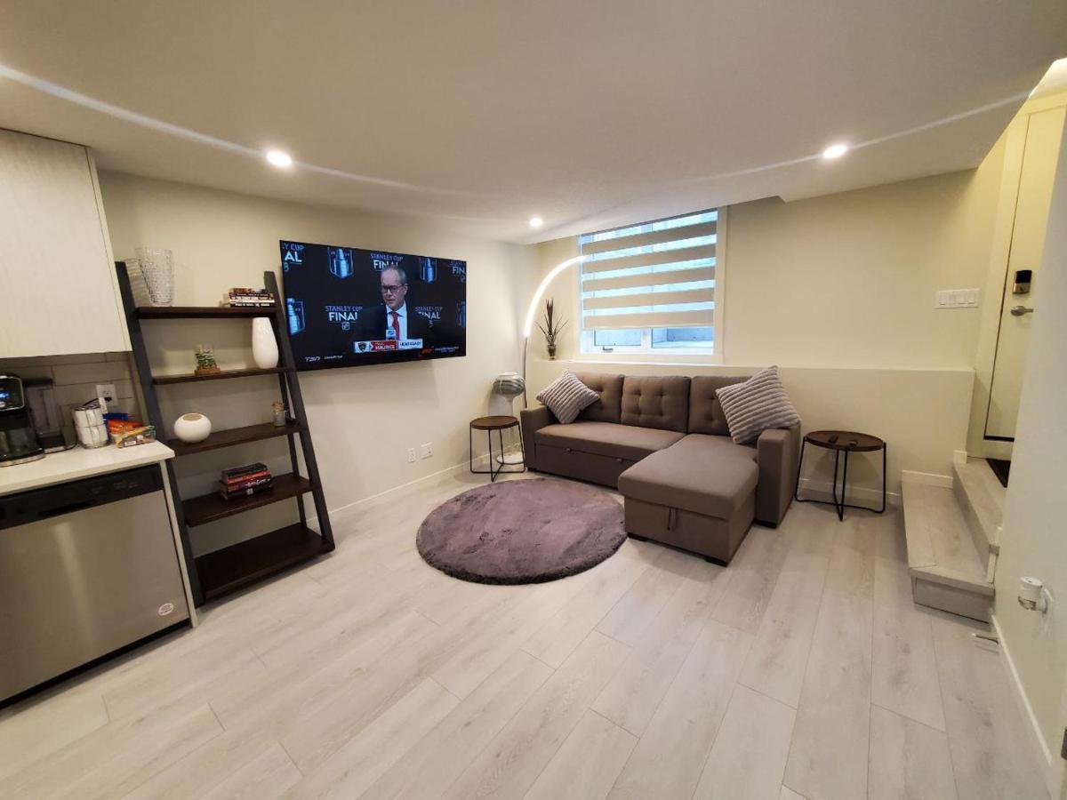 YYC Cozy Rockland Park Unit+Parking 아파트 외부 사진