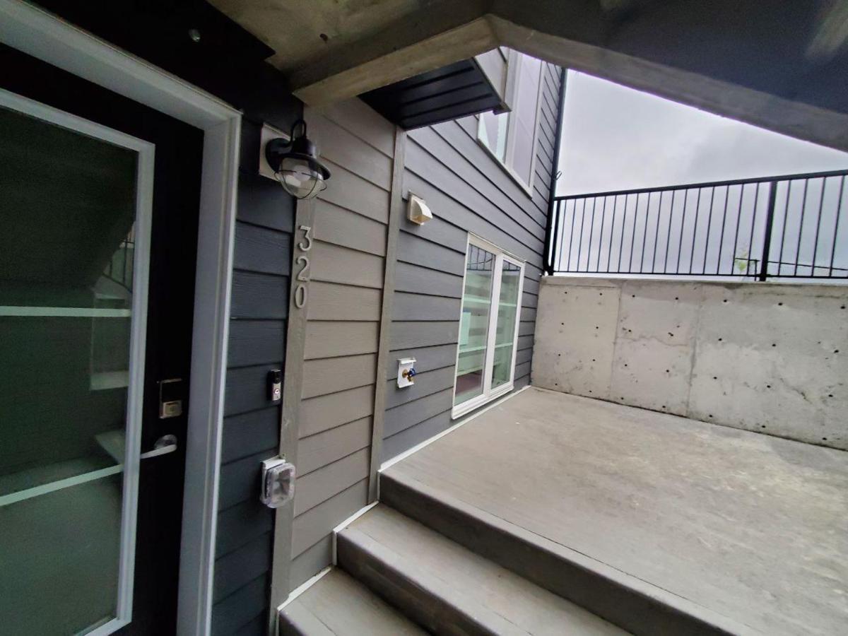 YYC Cozy Rockland Park Unit+Parking 아파트 외부 사진