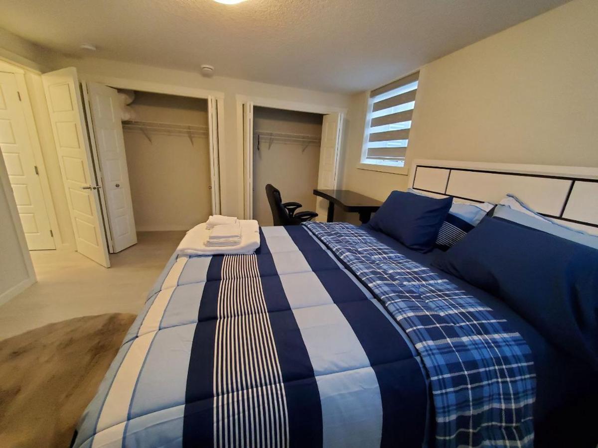 YYC Cozy Rockland Park Unit+Parking 아파트 외부 사진