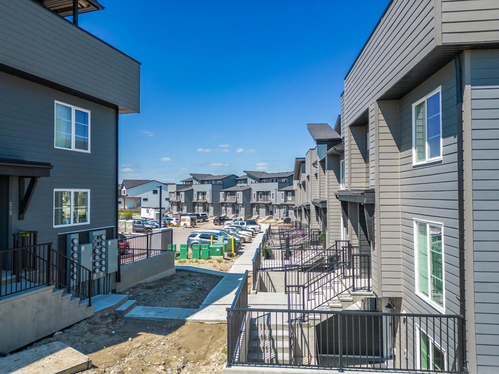 YYC Cozy Rockland Park Unit+Parking 아파트 외부 사진