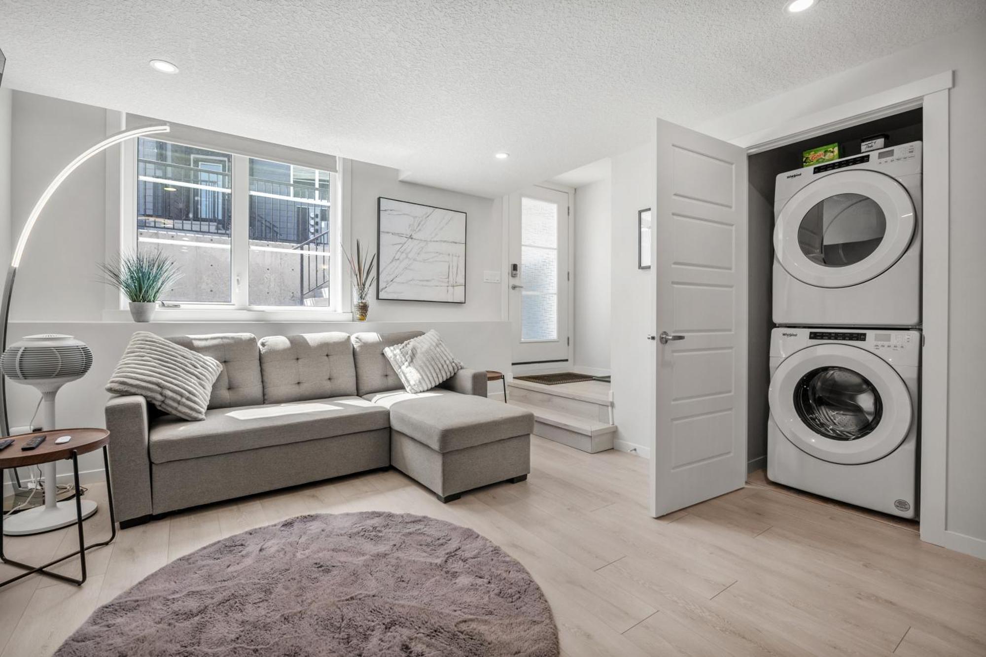 YYC Cozy Rockland Park Unit+Parking 아파트 외부 사진