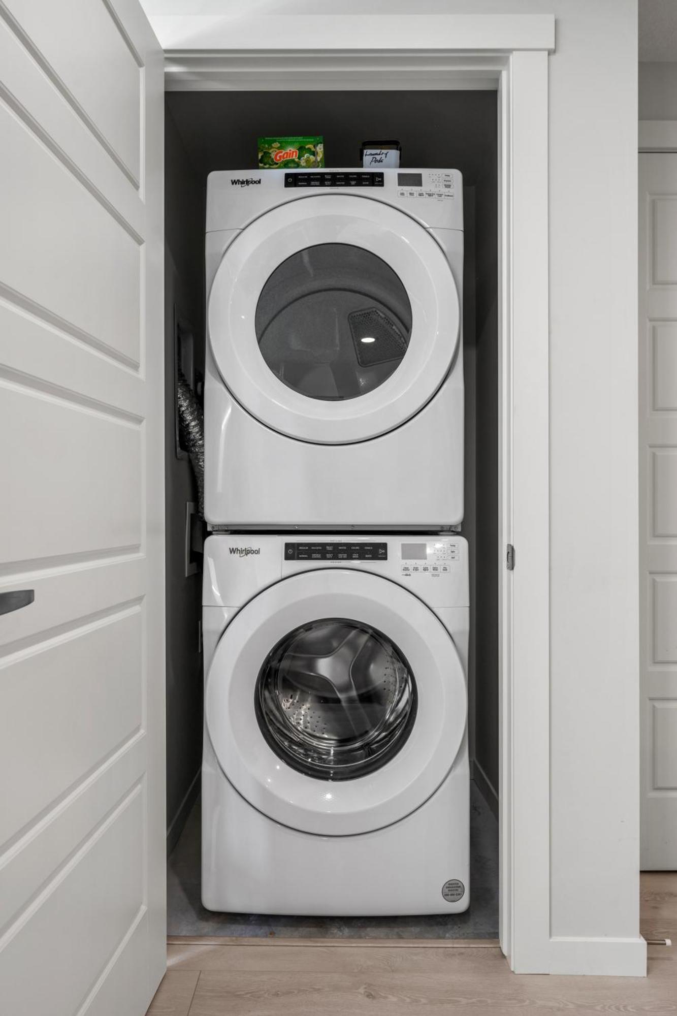 YYC Cozy Rockland Park Unit+Parking 아파트 외부 사진
