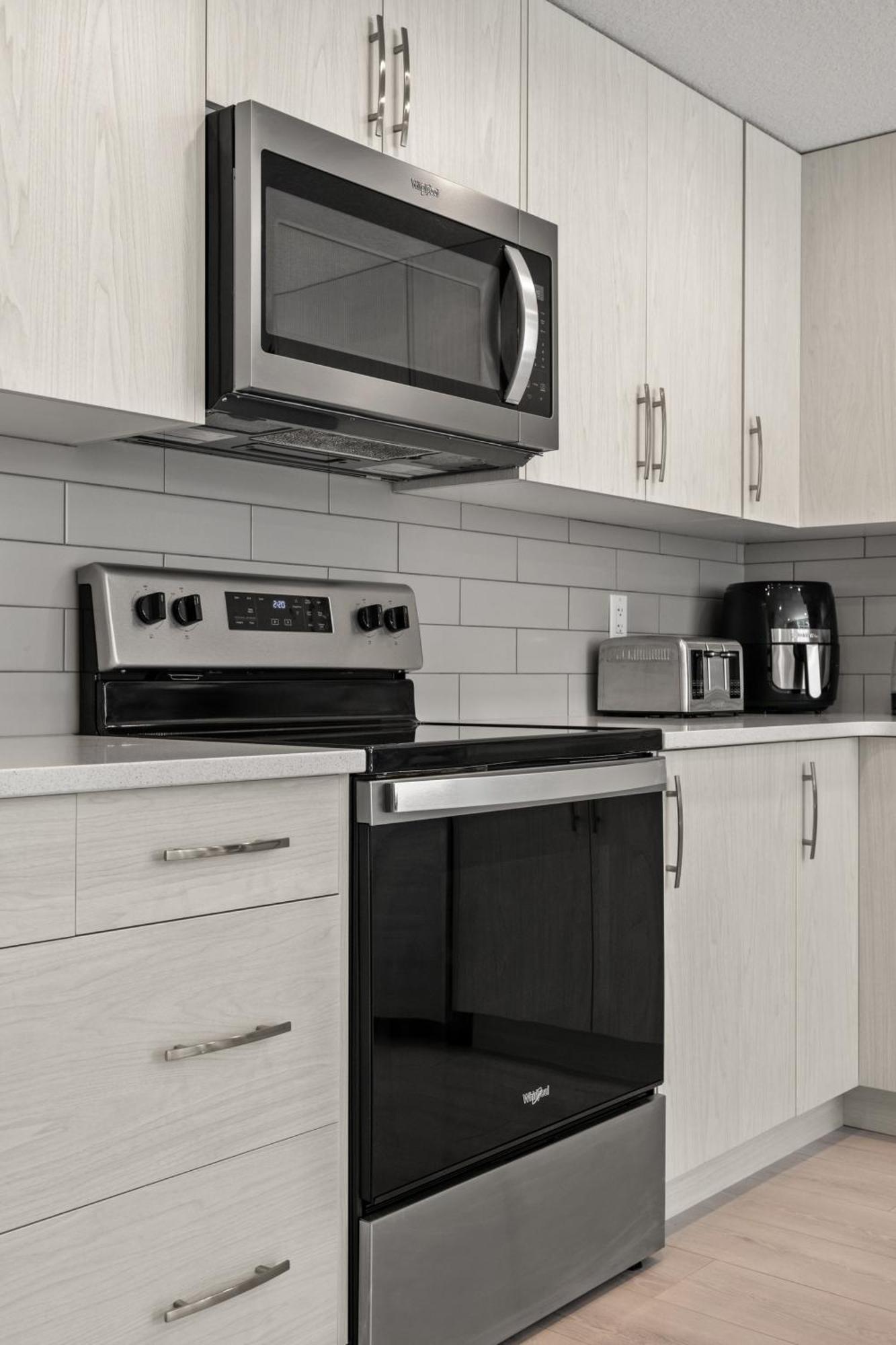 YYC Cozy Rockland Park Unit+Parking 아파트 외부 사진