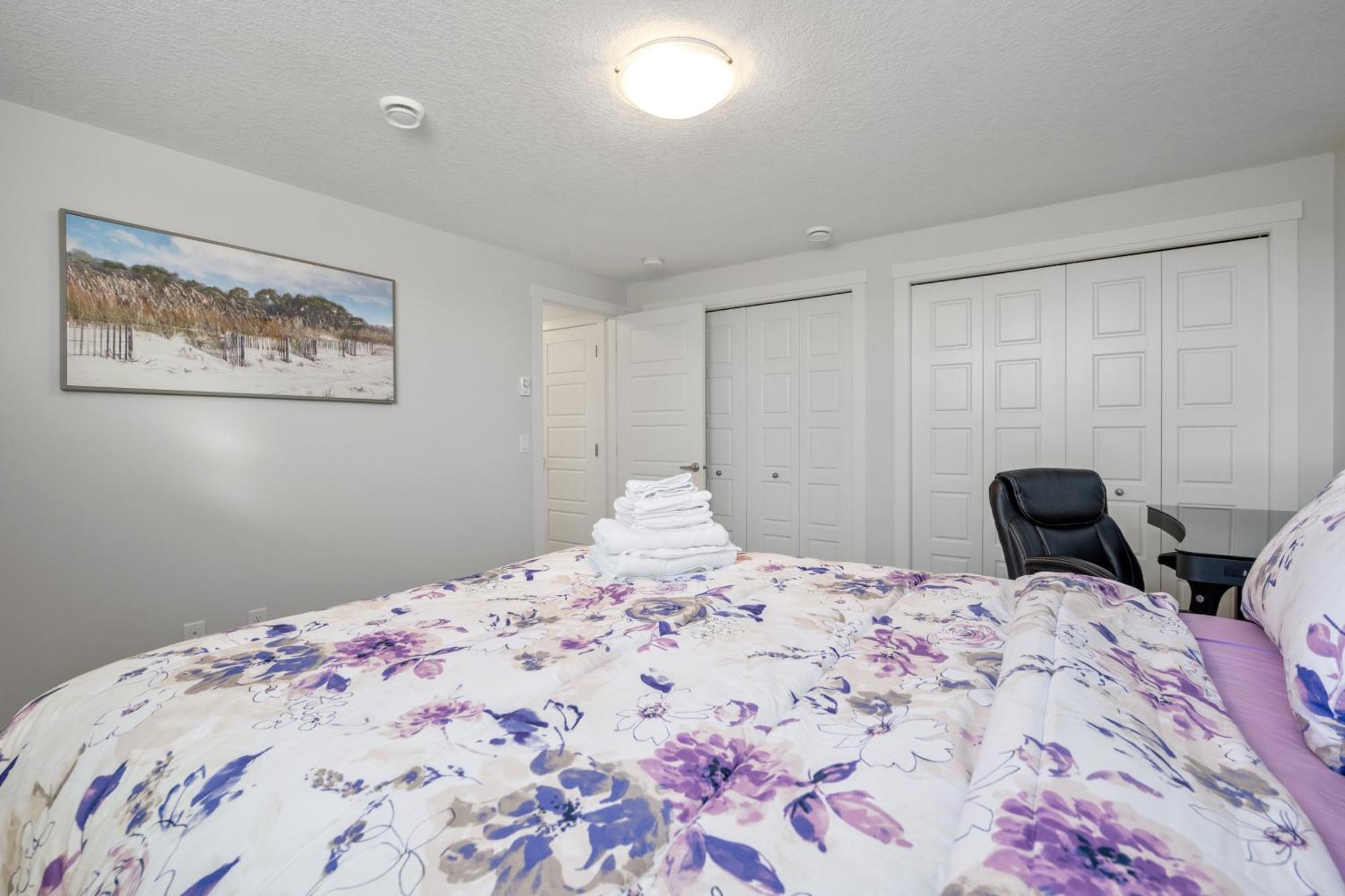 YYC Cozy Rockland Park Unit+Parking 아파트 외부 사진