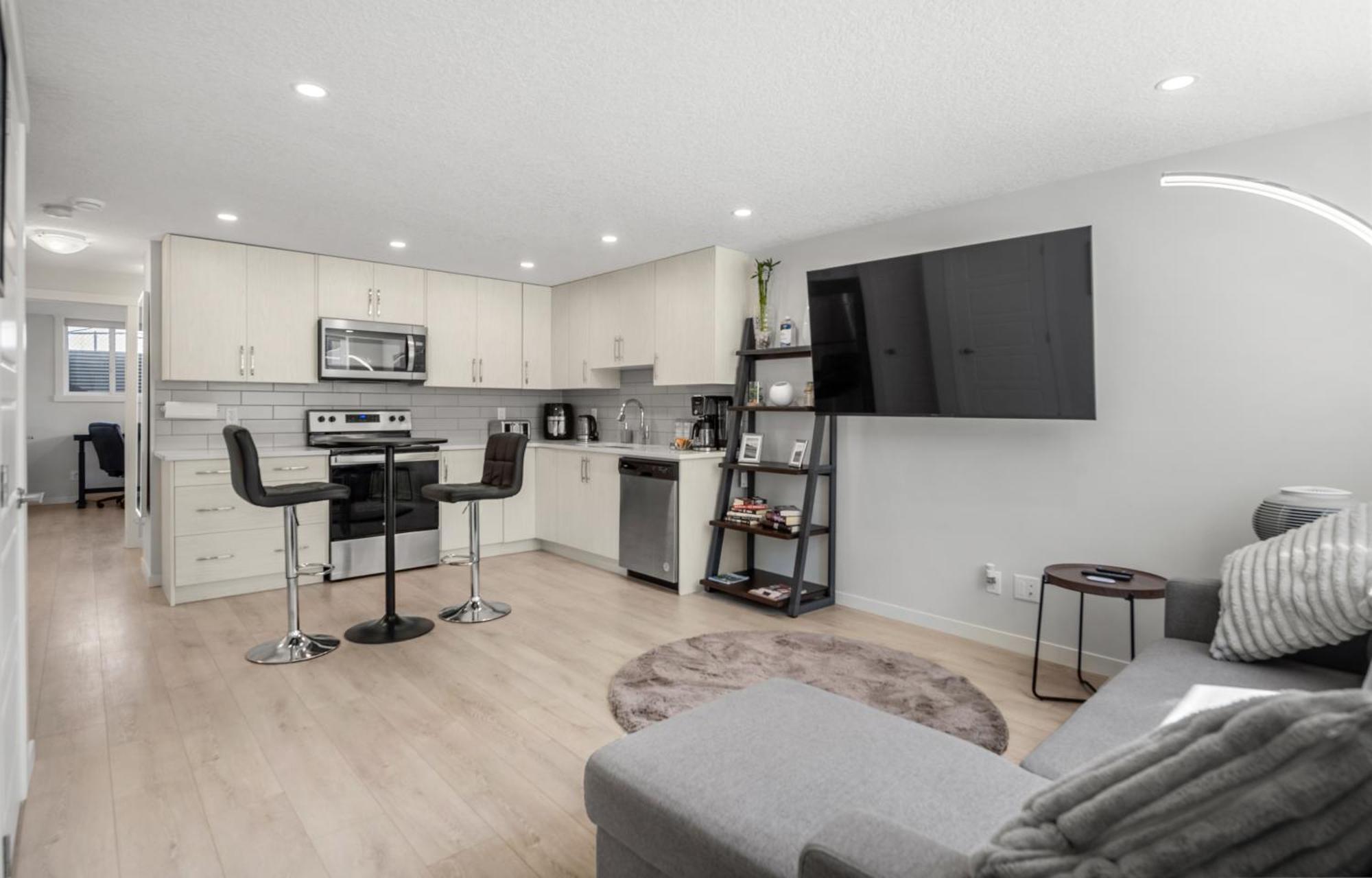 YYC Cozy Rockland Park Unit+Parking 아파트 외부 사진
