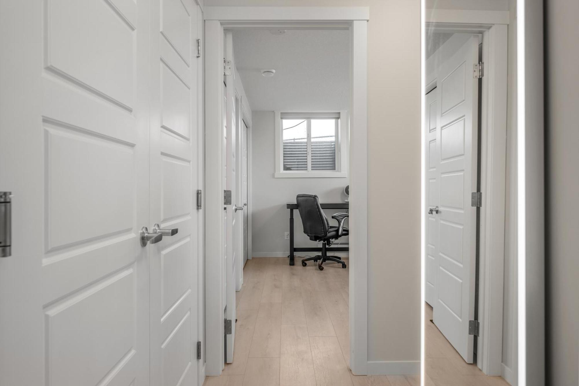 YYC Cozy Rockland Park Unit+Parking 아파트 외부 사진