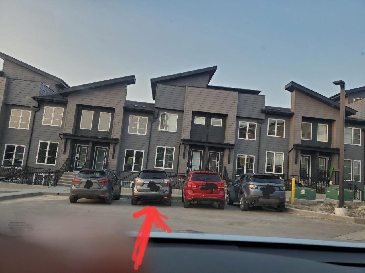 YYC Cozy Rockland Park Unit+Parking 아파트 외부 사진